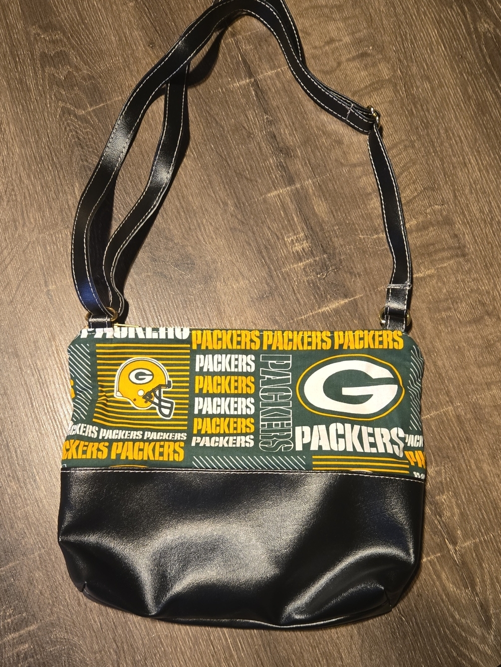 Green Bay Packers Green and Black Crossbody Bag - NFL Team Shoulder Bag